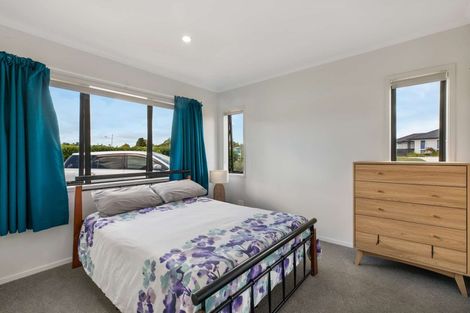 Photo of property in 31 Harbour Crest Drive, Waiuku, 2123