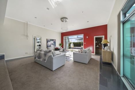Photo of property in 33 Hope Farm Avenue, Pakuranga Heights, Auckland, 2010