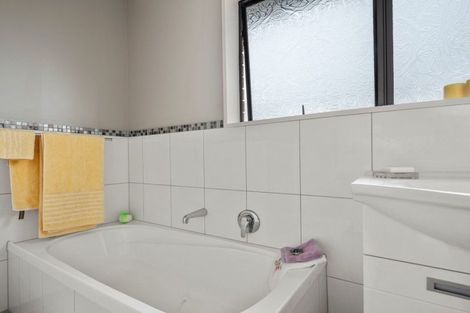 Photo of property in 8a Ascot Place, Mount Maunganui, 3116