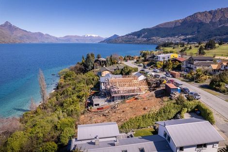 Photo of property in 64 Cedar Drive, Kelvin Heights, Queenstown, 9300