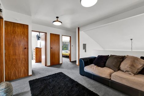 Photo of property in 8 Taylor Place, Merrilands, New Plymouth, 4312