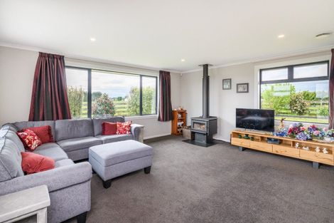 Photo of property in 31 Briarwood Road, Kelvin Grove, Palmerston North, 4470