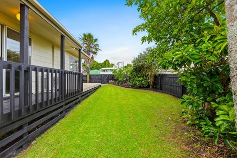 Photo of property in 2/16 Crosby Road, West Harbour, Auckland, 0618