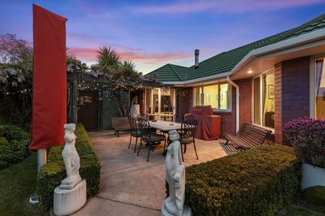 Photo of property in 36 Farnswood Place, Redwood, Christchurch, 8051