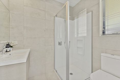 Photo of property in 28 Pepene Avenue, Takanini, 2112