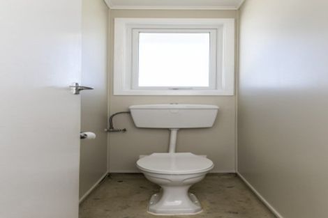 Photo of property in 2/55 Apu Crescent, Lyall Bay, Wellington, 6022