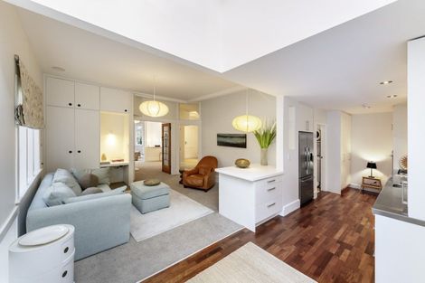 Photo of property in 8 Glen Road, Kelburn, Wellington, 6012