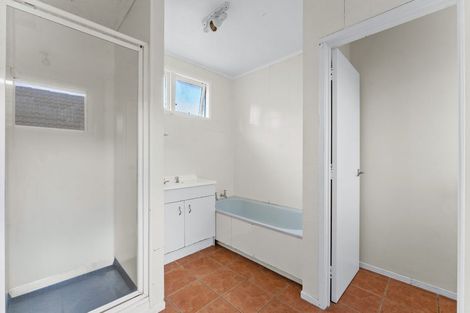 Photo of property in 226 East Coast Road, Forrest Hill, Auckland, 0620