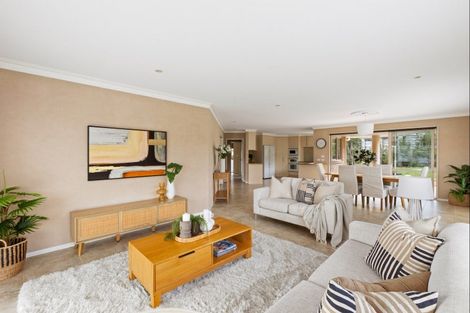 Photo of property in 52 Grovenor Drive, Orewa, 0931