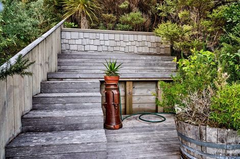 Photo of property in 21 Dillon Street, Lowry Bay, Lower Hutt, 5013