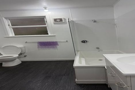 Photo of property in 147 Ruskin Road, Newlands, Wellington, 6037