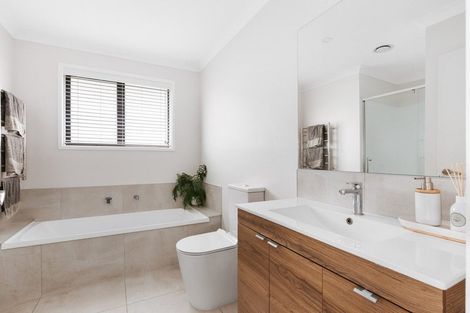 Photo of property in 8 Oyster Place, Omokoroa, 3114