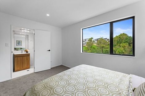 Photo of property in 53a Crestview Rise, Papakura, 2110