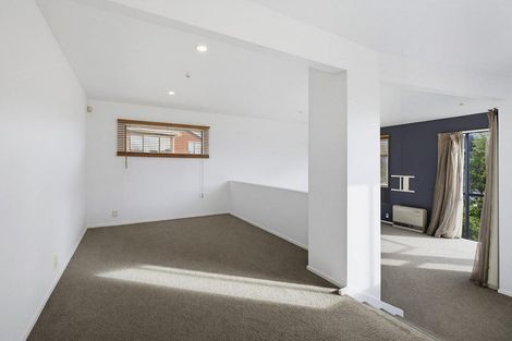 Photo of property in 28 Sailmaker Close, Whitby, Porirua, 5024