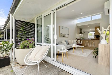 Photo of property in 2/6 North Avenue, Narrow Neck, Auckland, 0624