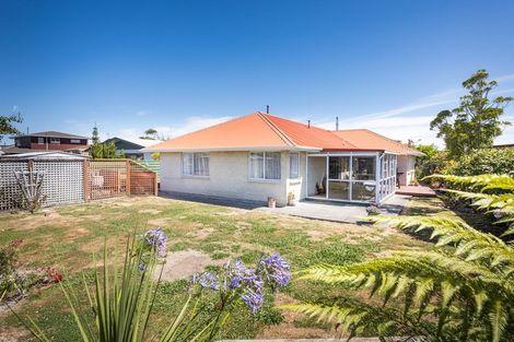 Photo of property in 21 Colonial Place, Kelvin Grove, Palmerston North, 4414