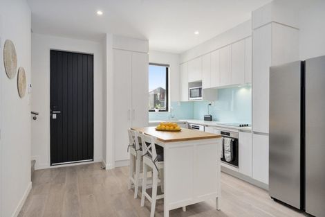 Photo of property in 5b Beach Road, Te Atatu Peninsula, 0610