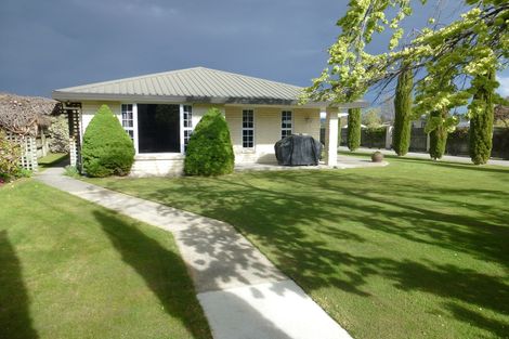 Photo of property in 2 Waldron Place, Clyde, 9330