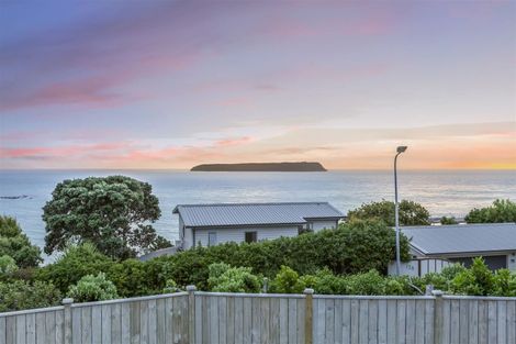 Photo of property in 77 Motuhara Road, Plimmerton, Porirua, 5026