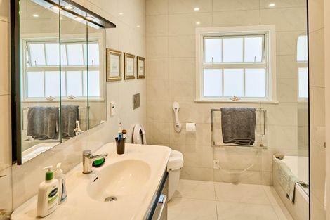 Photo of property in 100 Cheviot Road, Lowry Bay, Lower Hutt, 5013