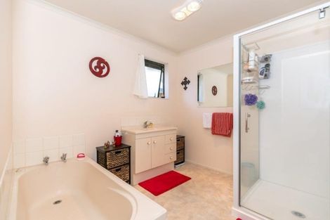 Photo of property in 10 Antrim Place, Nawton, Hamilton, 3200