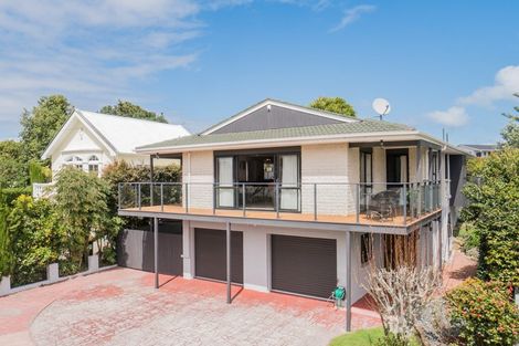 Photo of property in 27 Kiwi Esplanade, Mangere Bridge, Auckland, 2022