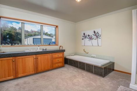 Photo of property in 4a Chatham Street, Waihola, Milton, 9073