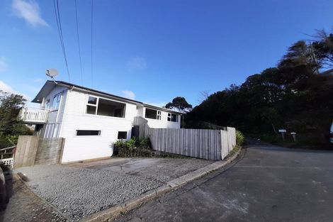 Photo of property in 6 Blandford Way, Newlands, Wellington, 6037