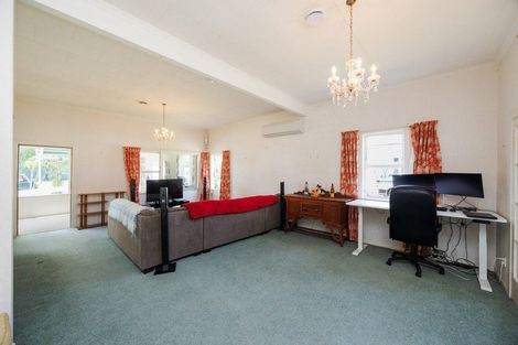 Photo of property in 30 Ngahina Street, Marton, 4710