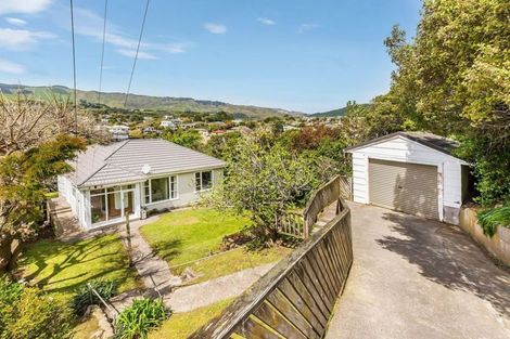 Photo of property in 7 Tainui Terrace, Tawa, Wellington, 5028