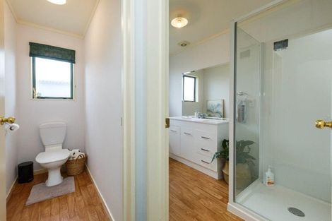 Photo of property in 3 Logan Way, Kelvin Grove, Palmerston North, 4414