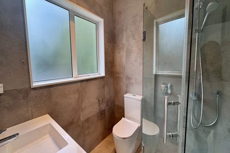 Photo of property in 31a Wairau Road, Forrest Hill, Auckland, 0627