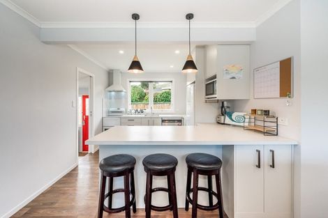 Photo of property in 6a Te Uruhi Grove, Paraparaumu, 5032