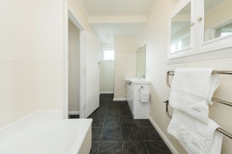 Photo of property in 14 Nairn Crescent, Awapuni, Palmerston North, 4412