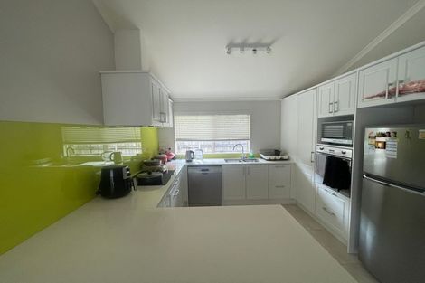 Photo of property in 11 Millington Place, Huntington Park, Auckland, 2013