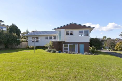 Photo of property in 27 Mcbreen Avenue, Northcote, Auckland, 0627