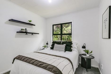 Photo of property in 32 Bellringer Crescent, Newlands, Wellington, 6037