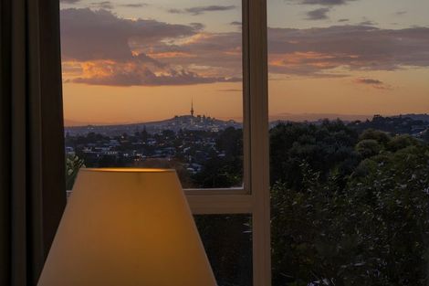 Photo of property in 10 Stallard Place, Glen Eden, Auckland, 0602