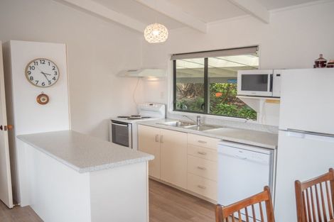 Photo of property in 38 Stratford Drive, Cable Bay, 0420