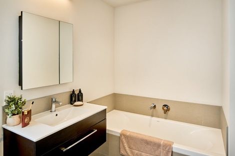 Photo of property in 19/6 Oswald Crescent, Paparangi, Wellington, 6037