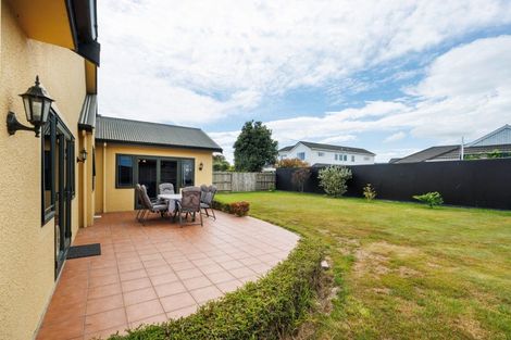 Photo of property in 27 Royal Oak Drive, Kelvin Grove, Palmerston North, 4414