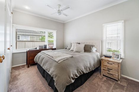 Photo of property in 2/118 East Coast Road, Forrest Hill, Auckland, 0620