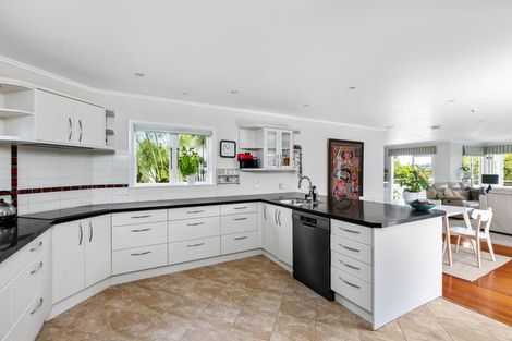 Photo of property in 18a Willis Street, Torbay, Auckland, 0630