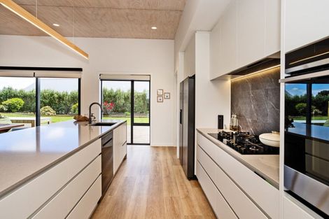 Photo of property in 22 Glenda Place, Seaward Bush, Invercargill, 9812