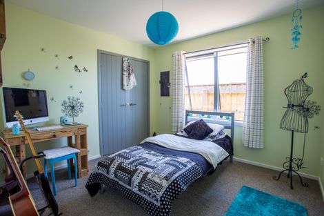 Photo of property in 6 Austin Reid Avenue, Carterton, 5713