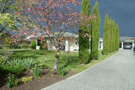 Photo of property in 2 Waldron Place, Clyde, 9330