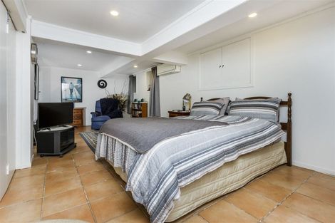 Photo of property in 72 Ocean View Road, Northcote, Auckland, 0627