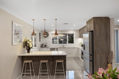 Photo of property in 4 Cyprus Place, Fitzherbert, Palmerston North, 4410