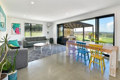 Photo of property in 87 Sheffield Road, Helensville, 0875