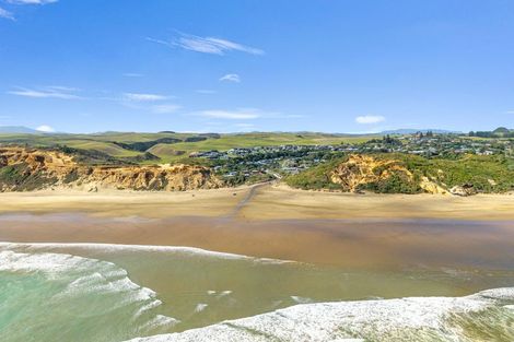 Photo of property in 47 Sea View Road, Baylys Beach, 0377